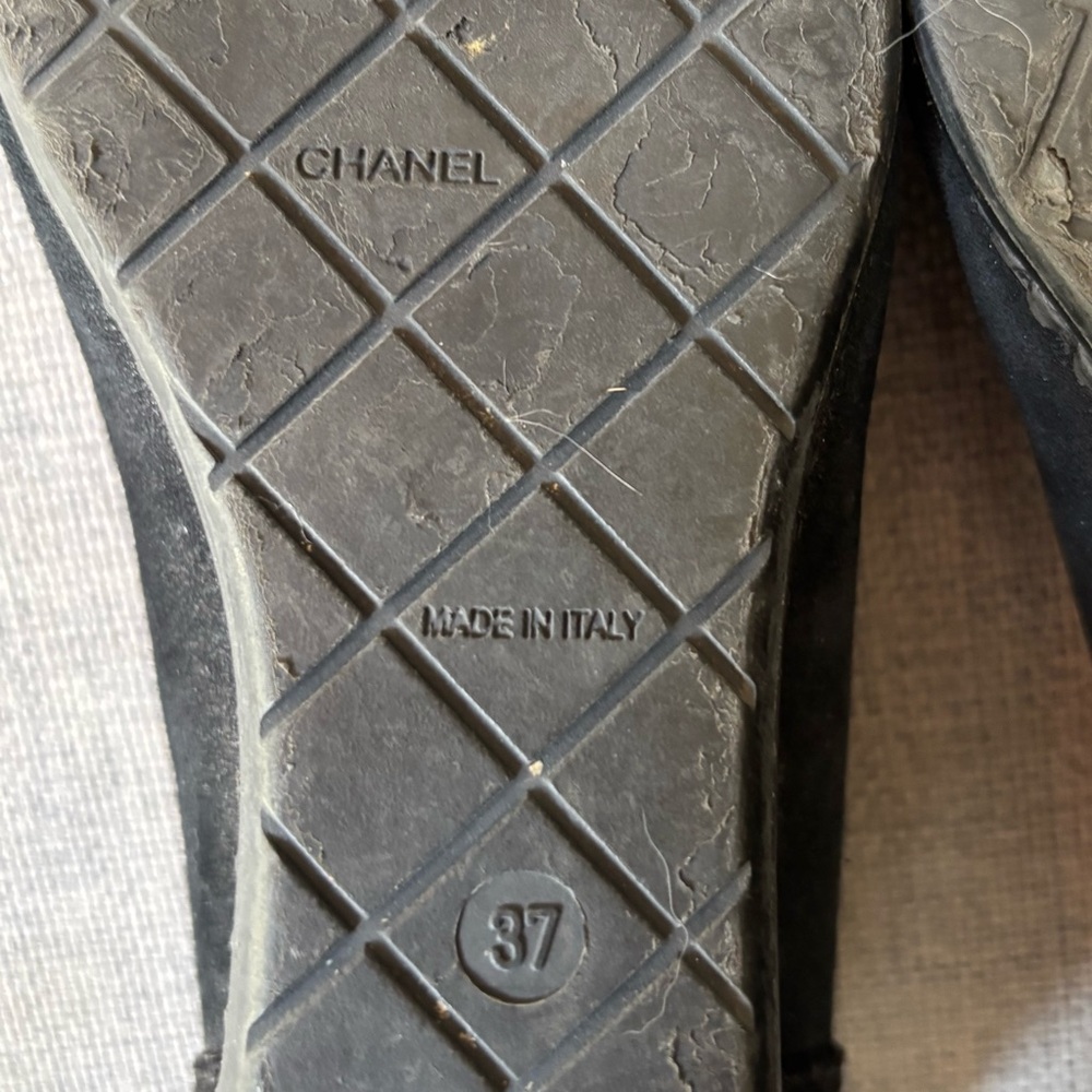 VINTAGE Chanel Women's Black Suede Wedge Pumps - Picture 7 of 11
